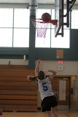 lrIACSgirls5&6BasketbalGAME2-43
