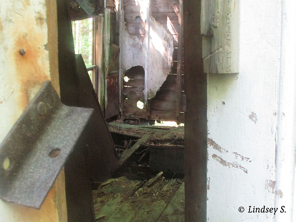 abandoned house no mess up
