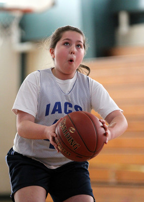 lrIACSgirls5&6BasketbalGAME2-27