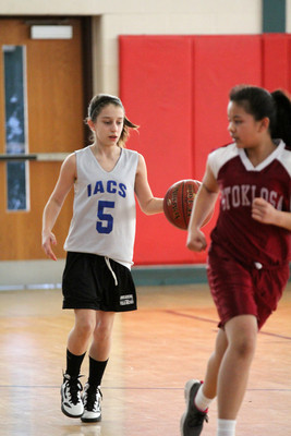 lrIACSgirls5&6BasketbalGAME2-37