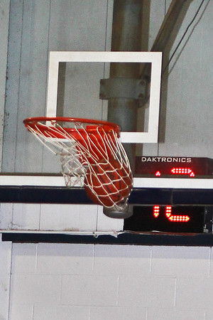 lrIACSvarsityBasketballHOMEgame-340